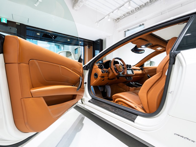 フェラーリ FF Ferrari Four F1 DCT　正規D車 左H ｸｵｲｵ革 ﾌﾙ電動ｼｰﾄﾍﾞﾝﾁﾚｰｼｮﾝ ﾊﾟﾉﾗﾏｶﾞﾗｽﾙｰﾌ ﾊﾟｯｾﾝｼﾞｬｰﾃﾞｨｽﾌﾟﾚｲ LEDｶｰﾎﾞﾝﾄﾞﾗｲﾊﾞｰｿﾞｰﾝ ﾅﾋﾞTV Bｶﾒﾗ 鍛造20ｲﾝﾁ ﾛｰﾀﾞｳﾝ PowerCraftﾏﾌﾗｰ OP800 記録簿多数