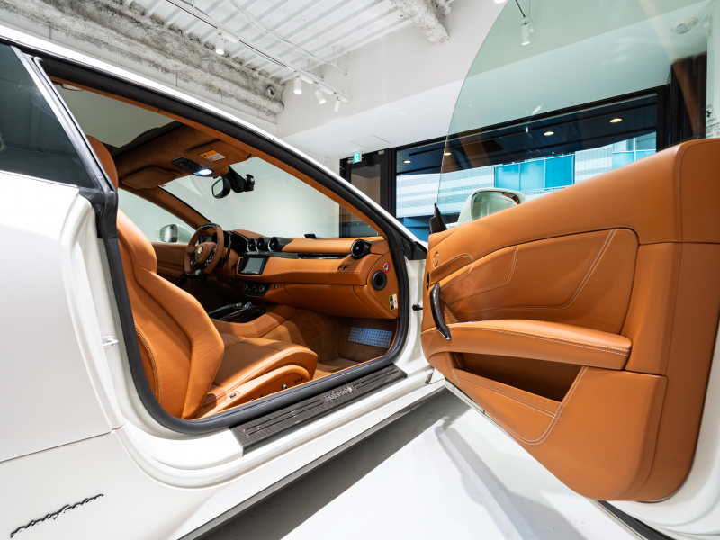 フェラーリ FF Ferrari Four F1 DCT　正規D車 左H ｸｵｲｵ革 ﾌﾙ電動ｼｰﾄﾍﾞﾝﾁﾚｰｼｮﾝ ﾊﾟﾉﾗﾏｶﾞﾗｽﾙｰﾌ ﾊﾟｯｾﾝｼﾞｬｰﾃﾞｨｽﾌﾟﾚｲ LEDｶｰﾎﾞﾝﾄﾞﾗｲﾊﾞｰｿﾞｰﾝ ﾅﾋﾞTV Bｶﾒﾗ 鍛造20ｲﾝﾁ ﾛｰﾀﾞｳﾝ PowerCraftﾏﾌﾗｰ OP800 記録簿多数