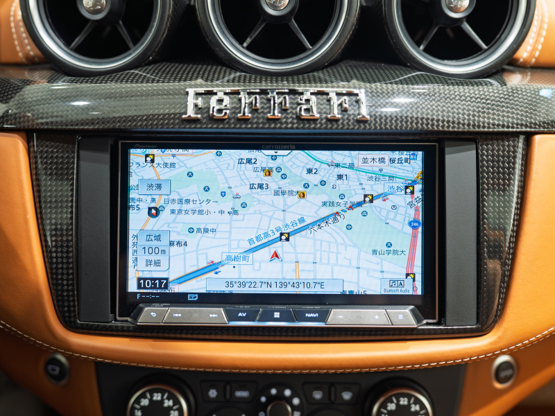 フェラーリ FF Ferrari Four F1 DCT　正規D車 左H ｸｵｲｵ革 ﾌﾙ電動ｼｰﾄﾍﾞﾝﾁﾚｰｼｮﾝ ﾊﾟﾉﾗﾏｶﾞﾗｽﾙｰﾌ ﾊﾟｯｾﾝｼﾞｬｰﾃﾞｨｽﾌﾟﾚｲ LEDｶｰﾎﾞﾝﾄﾞﾗｲﾊﾞｰｿﾞｰﾝ ﾅﾋﾞTV Bｶﾒﾗ 鍛造20ｲﾝﾁ ﾛｰﾀﾞｳﾝ PowerCraftﾏﾌﾗｰ OP800 記録簿多数