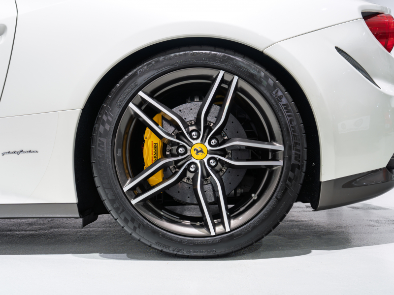 フェラーリ FF Ferrari Four F1 DCT　正規D車 左H ｸｵｲｵ革 ﾌﾙ電動ｼｰﾄﾍﾞﾝﾁﾚｰｼｮﾝ ﾊﾟﾉﾗﾏｶﾞﾗｽﾙｰﾌ ﾊﾟｯｾﾝｼﾞｬｰﾃﾞｨｽﾌﾟﾚｲ LEDｶｰﾎﾞﾝﾄﾞﾗｲﾊﾞｰｿﾞｰﾝ ﾅﾋﾞTV Bｶﾒﾗ 鍛造20ｲﾝﾁ ﾛｰﾀﾞｳﾝ PowerCraftﾏﾌﾗｰ OP800 記録簿多数