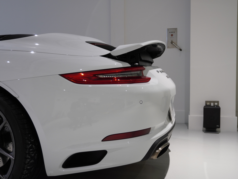 ポルシェ 911(Type991.2) ｶﾚﾗ ｶﾌﾞﾘｵﾚ　後期 正規D車 MY17 黒革 ﾍﾞﾝﾁﾚｰﾀｰ PCMﾅﾋﾞTV Bｶﾒﾗ BOSEｻｳﾝﾄﾞ LEDﾍｯﾄﾞﾗｲﾄ Fﾘﾌﾀｰ 20AW　2年保証付