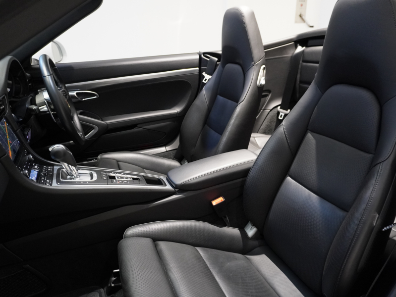 ポルシェ 911(Type991.2) ｶﾚﾗ ｶﾌﾞﾘｵﾚ　後期 正規D車 MY17 黒革 ﾍﾞﾝﾁﾚｰﾀｰ PCMﾅﾋﾞTV Bｶﾒﾗ BOSEｻｳﾝﾄﾞ LEDﾍｯﾄﾞﾗｲﾄ Fﾘﾌﾀｰ 20AW　2年保証付