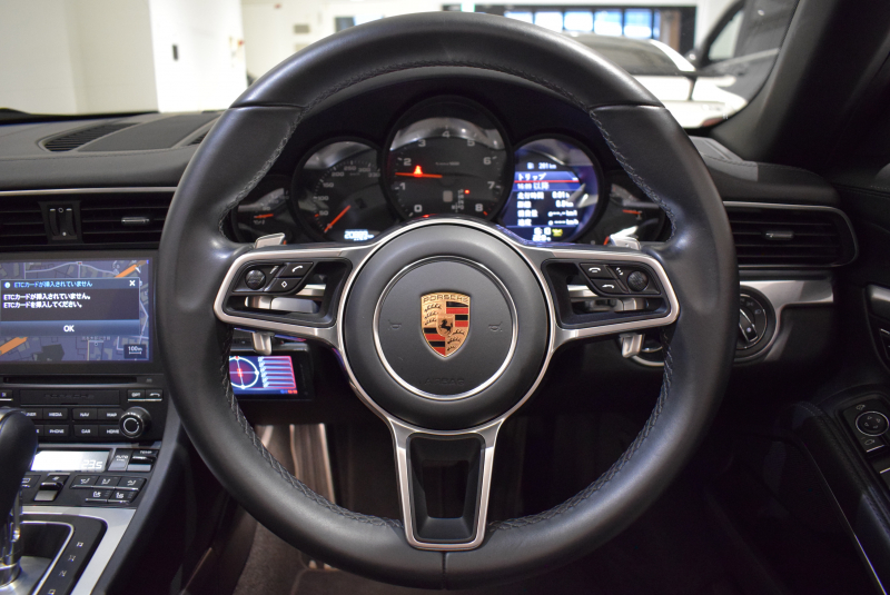 ポルシェ 911(Type991.2) ｶﾚﾗ ｶﾌﾞﾘｵﾚ　後期 正規D車 MY17 黒革 ﾍﾞﾝﾁﾚｰﾀｰ PCMﾅﾋﾞTV Bｶﾒﾗ BOSEｻｳﾝﾄﾞ LEDﾍｯﾄﾞﾗｲﾄ Fﾘﾌﾀｰ 20AW　2年保証付