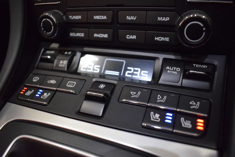 ポルシェ 911(Type991.2) ｶﾚﾗ ｶﾌﾞﾘｵﾚ　後期 正規D車 MY17 黒革 ﾍﾞﾝﾁﾚｰﾀｰ PCMﾅﾋﾞTV Bｶﾒﾗ BOSEｻｳﾝﾄﾞ LEDﾍｯﾄﾞﾗｲﾄ Fﾘﾌﾀｰ 20AW　2年保証付