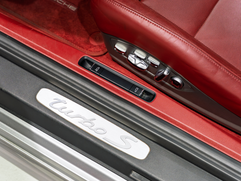 ポルシェ 911(Type991.2) ﾀｰﾎﾞS ｶﾌﾞﾘｵﾚ ｽﾎﾟｰﾂｸﾛﾉPKG　正規D車 左ﾊﾝﾄﾞﾙ ｴﾝﾄﾘｰD ﾚｻﾞｰｲﾝﾃﾘｱ ﾋｰﾀｰ&ﾍﾞﾝﾁﾚｰｼｮﾝ PCMﾅﾋﾞ TVﾁｭｰﾅｰ Burmesterﾊｲｴﾝﾄﾞ ﾌﾛﾝﾄﾘﾌﾄｼｽﾃﾑ  TECHARTｴｱﾛｷｯﾄ OP20ｲﾝﾁAW