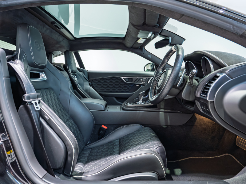 ジャガー Fタイプ SVR 5.0L P575 AWD　正規D車 右H SVRｶｰﾎﾞﾝｾﾗﾐｯｸﾌﾞﾚｰｷﾊﾟｯｸ 12way革ｼｰﾄ ﾋｰﾀｰ&ﾍﾞﾝﾁﾚｰﾀｰ ﾊﾟﾉﾗﾐｯｸR MERIDIAN 専用INCONELｴｷｿﾞｰｽﾄ OP20AW