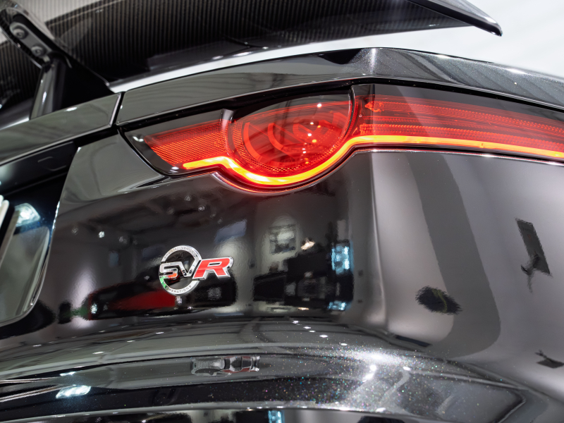 ジャガー Fタイプ SVR 5.0L P575 AWD　正規D車 右H SVRｶｰﾎﾞﾝｾﾗﾐｯｸﾌﾞﾚｰｷﾊﾟｯｸ 12way革ｼｰﾄ ﾋｰﾀｰ&ﾍﾞﾝﾁﾚｰﾀｰ ﾊﾟﾉﾗﾐｯｸR MERIDIAN 専用INCONELｴｷｿﾞｰｽﾄ OP20AW