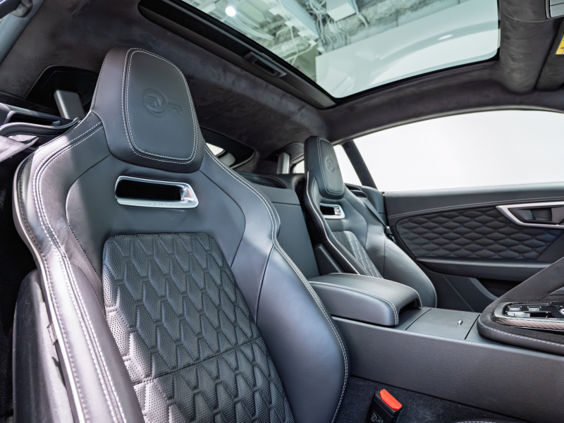 ジャガー Fタイプ SVR 5.0L P575 AWD　正規D車 右H SVRｶｰﾎﾞﾝｾﾗﾐｯｸﾌﾞﾚｰｷﾊﾟｯｸ 12way革ｼｰﾄ ﾋｰﾀｰ&ﾍﾞﾝﾁﾚｰﾀｰ ﾊﾟﾉﾗﾐｯｸR MERIDIAN 専用INCONELｴｷｿﾞｰｽﾄ OP20AW