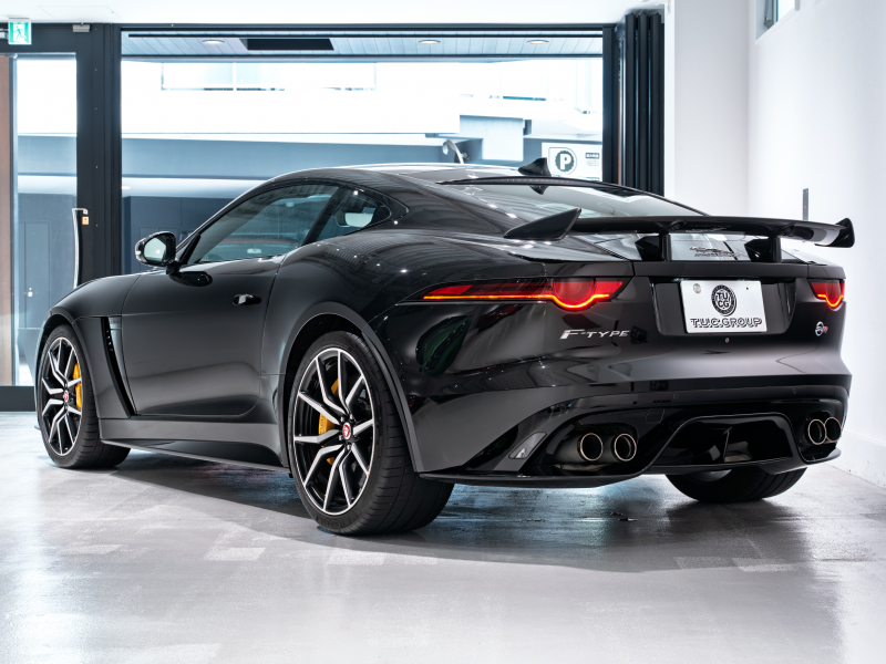 ジャガー Fタイプ SVR 5.0L P575 AWD　正規D車 右H SVRｶｰﾎﾞﾝｾﾗﾐｯｸﾌﾞﾚｰｷﾊﾟｯｸ 12way革ｼｰﾄ ﾋｰﾀｰ&ﾍﾞﾝﾁﾚｰﾀｰ ﾊﾟﾉﾗﾐｯｸR MERIDIAN 専用INCONELｴｷｿﾞｰｽﾄ OP20AW