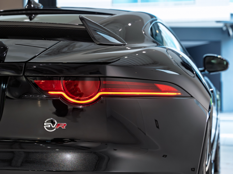 ジャガー Fタイプ SVR 5.0L P575 AWD　正規D車 右H SVRｶｰﾎﾞﾝｾﾗﾐｯｸﾌﾞﾚｰｷﾊﾟｯｸ 12way革ｼｰﾄ ﾋｰﾀｰ&ﾍﾞﾝﾁﾚｰﾀｰ ﾊﾟﾉﾗﾐｯｸR MERIDIAN 専用INCONELｴｷｿﾞｰｽﾄ OP20AW