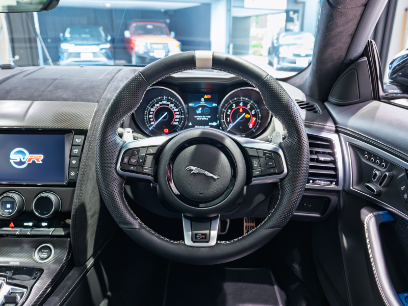 ジャガー Fタイプ SVR 5.0L P575 AWD　正規D車 右H SVRｶｰﾎﾞﾝｾﾗﾐｯｸﾌﾞﾚｰｷﾊﾟｯｸ 12way革ｼｰﾄ ﾋｰﾀｰ&ﾍﾞﾝﾁﾚｰﾀｰ ﾊﾟﾉﾗﾐｯｸR MERIDIAN 専用INCONELｴｷｿﾞｰｽﾄ OP20AW