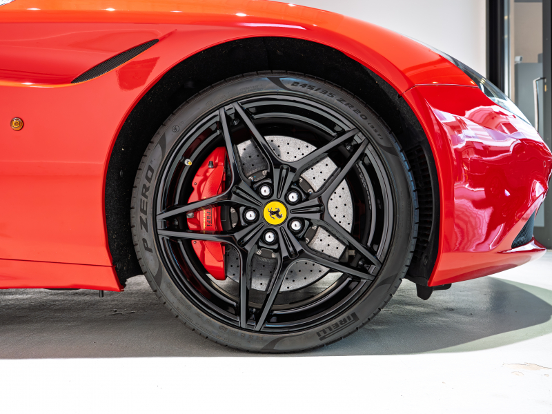 フェラーリ カリフォルニアT F1 DCT　正規D車 左H ｸﾚﾏﾚｻﾞｰ&ﾌﾞﾗｯｸﾀﾞｯｼｭﾎﾞｰﾄﾞ ﾌﾙ電動ｼｰﾄ 純正ﾅﾋﾞ ｶｰﾎﾞﾝLEDｽﾃｱ ｽﾎﾟｰﾂｴｷｿﾞｰｽﾄ Bｶﾒﾗ 電格ﾐﾗｰ OP鍛造20AW EBM