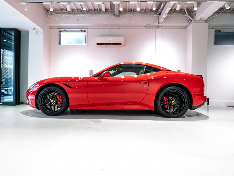 フェラーリ カリフォルニアT F1 DCT　正規D車 左H ｸﾚﾏﾚｻﾞｰ&ﾌﾞﾗｯｸﾀﾞｯｼｭﾎﾞｰﾄﾞ ﾌﾙ電動ｼｰﾄ 純正ﾅﾋﾞ ｶｰﾎﾞﾝLEDｽﾃｱ ｽﾎﾟｰﾂｴｷｿﾞｰｽﾄ Bｶﾒﾗ 電格ﾐﾗｰ OP鍛造20AW EBM