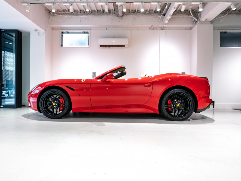 フェラーリ カリフォルニアT F1 DCT　正規D車 左H ｸﾚﾏﾚｻﾞｰ&ﾌﾞﾗｯｸﾀﾞｯｼｭﾎﾞｰﾄﾞ ﾌﾙ電動ｼｰﾄ 純正ﾅﾋﾞ ｶｰﾎﾞﾝLEDｽﾃｱ ｽﾎﾟｰﾂｴｷｿﾞｰｽﾄ Bｶﾒﾗ 電格ﾐﾗｰ OP鍛造20AW EBM