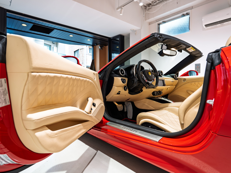 フェラーリ カリフォルニアT F1 DCT　正規D車 左H ｸﾚﾏﾚｻﾞｰ&ﾌﾞﾗｯｸﾀﾞｯｼｭﾎﾞｰﾄﾞ ﾌﾙ電動ｼｰﾄ 純正ﾅﾋﾞ ｶｰﾎﾞﾝLEDｽﾃｱ ｽﾎﾟｰﾂｴｷｿﾞｰｽﾄ Bｶﾒﾗ 電格ﾐﾗｰ OP鍛造20AW EBM