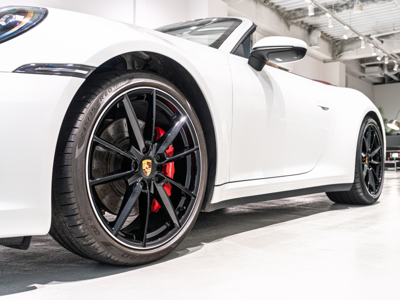 ポルシェ 911(Type992) ｶﾚﾗS ｶﾌﾞﾘｵﾚ　正規D車 ｴﾝﾄﾘｰD ﾍﾞｰｼﾞｭﾚｻﾞｰ 14wayｱﾀﾞﾌﾟﾃｨﾌﾞｼｰﾄ ﾍﾞﾝﾁﾚｰｼｮﾝ 純正PCM ACC ﾚｰﾝﾁｪﾝｼﾞA ｽﾎﾟｰﾂｴｷｿﾞｰｽﾄ 20&21ｲﾝﾁAW