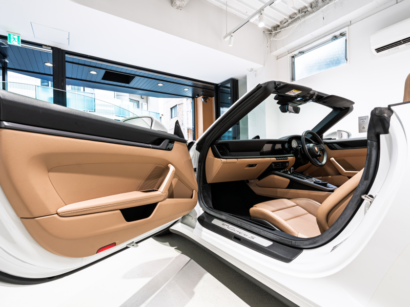 ポルシェ 911(Type992) ｶﾚﾗS ｶﾌﾞﾘｵﾚ　正規D車 ｴﾝﾄﾘｰD ﾍﾞｰｼﾞｭﾚｻﾞｰ 14wayｱﾀﾞﾌﾟﾃｨﾌﾞｼｰﾄ ﾍﾞﾝﾁﾚｰｼｮﾝ 純正PCM ACC ﾚｰﾝﾁｪﾝｼﾞA ｽﾎﾟｰﾂｴｷｿﾞｰｽﾄ 20&21ｲﾝﾁAW