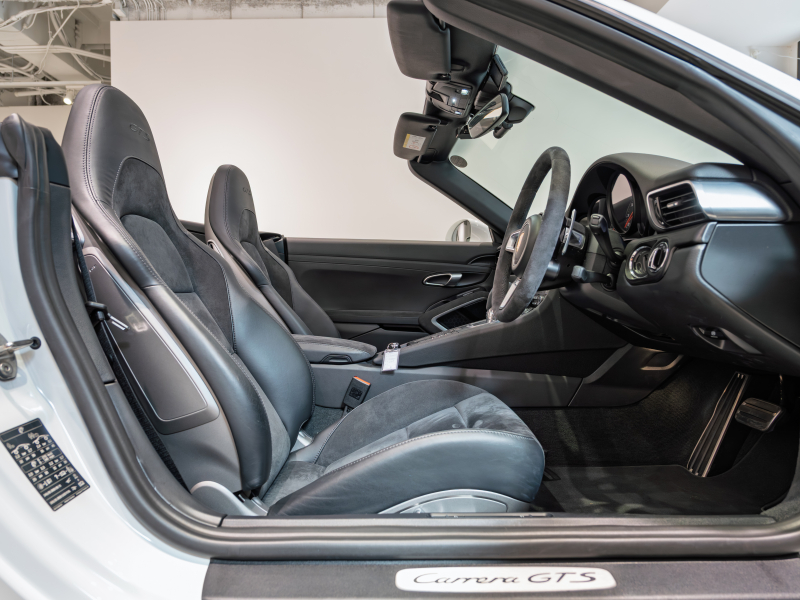 ポルシェ 911(Type991.2) ｶﾚﾗGTS ｶﾌﾞﾘｵﾚ ｽﾎﾟｰﾂｸﾛﾉPKG　正規D車 MY18 4wayｽﾎﾟｰﾂｼｰﾄ ｼｰﾄﾋｰﾀｰ PCMﾅﾋﾞ CarPlay Bｶﾒﾗ ｽﾎﾟｰﾂｴｸﾞｿﾞｰｽﾄ ﾊﾟﾜｽﾃﾌﾟﾗｽ 20AW