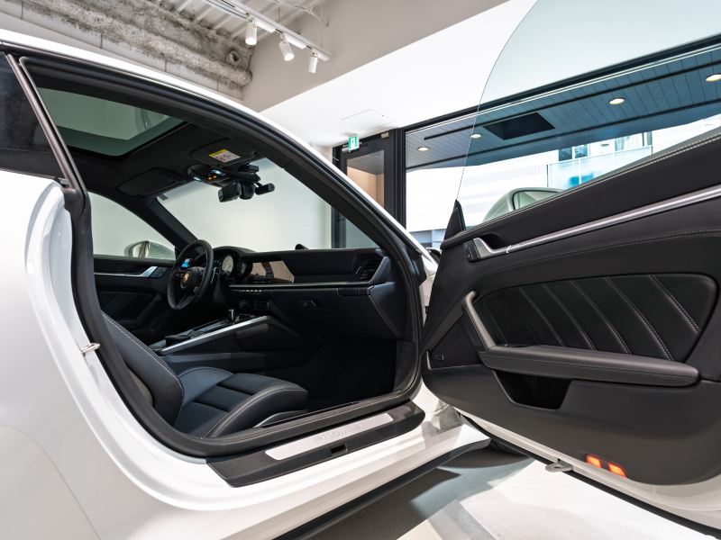 ポルシェ 911(Type992) ﾀｰﾎﾞ PDK ｽﾎﾟｰﾂｸﾛﾉPKG　正規D車 1ｵｰﾅｰ 黒革18way 電動ｶﾞﾗｽｻﾝﾙｰﾌ ﾋｰﾀｰ&ﾍﾞﾝﾁﾚｰｼｮﾝ PCMﾅﾋﾞ CarPlay BOSE ｽﾎﾟｰﾂｴｸﾞｿﾞｰｽﾄ ﾀｰﾎﾞSﾃﾞｻﾞｲﾝ20&21AW　新車保証継承可