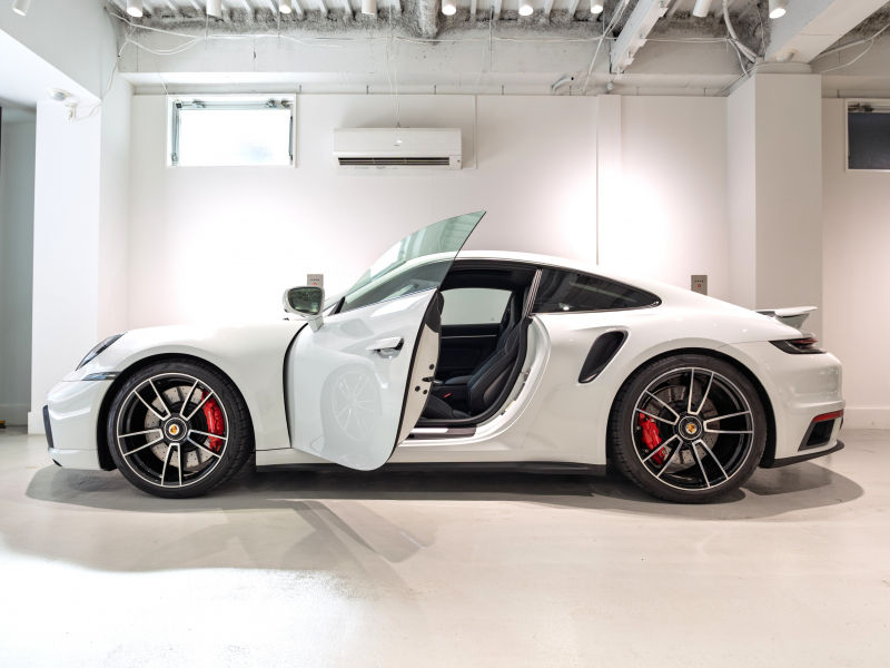 ポルシェ 911(Type992) ﾀｰﾎﾞ PDK ｽﾎﾟｰﾂｸﾛﾉPKG　正規D車 1ｵｰﾅｰ 黒革18way 電動ｶﾞﾗｽｻﾝﾙｰﾌ ﾋｰﾀｰ&ﾍﾞﾝﾁﾚｰｼｮﾝ PCMﾅﾋﾞ CarPlay BOSE ｽﾎﾟｰﾂｴｸﾞｿﾞｰｽﾄ ﾀｰﾎﾞSﾃﾞｻﾞｲﾝ20&21AW　新車保証継承可