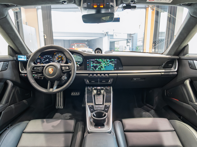 ポルシェ 911(Type992) ﾀｰﾎﾞ PDK ｽﾎﾟｰﾂｸﾛﾉPKG　正規D車 1ｵｰﾅｰ 黒革18way 電動ｶﾞﾗｽｻﾝﾙｰﾌ ﾋｰﾀｰ&ﾍﾞﾝﾁﾚｰｼｮﾝ PCMﾅﾋﾞ CarPlay BOSE ｽﾎﾟｰﾂｴｸﾞｿﾞｰｽﾄ ﾀｰﾎﾞSﾃﾞｻﾞｲﾝ20&21AW　新車保証継承可