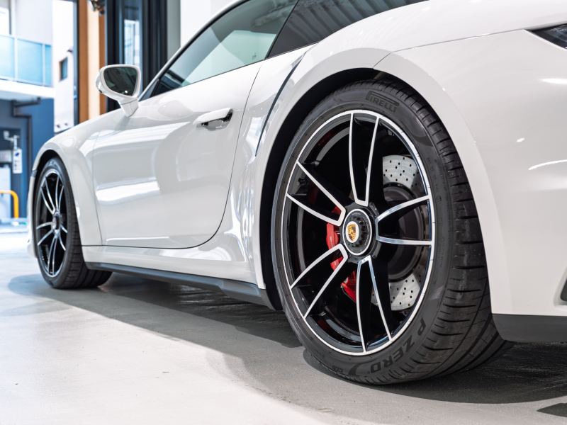 ポルシェ 911(Type992) ﾀｰﾎﾞ PDK ｽﾎﾟｰﾂｸﾛﾉPKG　正規D車 1ｵｰﾅｰ 黒革18way 電動ｶﾞﾗｽｻﾝﾙｰﾌ ﾋｰﾀｰ&ﾍﾞﾝﾁﾚｰｼｮﾝ PCMﾅﾋﾞ CarPlay BOSE ｽﾎﾟｰﾂｴｸﾞｿﾞｰｽﾄ ﾀｰﾎﾞSﾃﾞｻﾞｲﾝ20&21AW　新車保証継承可