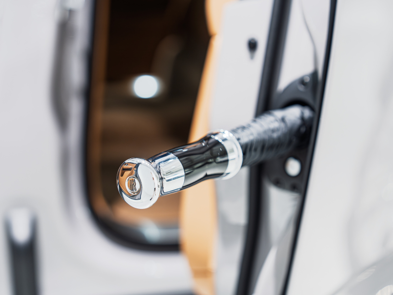 ロールスロイス カリナン Cullinan LHD　正規D車 1ｵｰﾅｰ Tempest Grey ﾀﾝﾚｻﾞｰ ﾌﾙ電動ｼｰﾄ ｼｰﾄﾋｰﾀｰ&ﾍﾞﾝﾁﾚｰﾀｰ 純正ﾅﾋﾞTV CarPlay ｼﾝｸﾞﾙｺｰﾁﾗｲﾝMandarin ｵｰﾌﾟﾝﾎﾟｱﾌﾞﾗｯｸｳｯﾄﾞ ﾌﾙﾎﾟﾘｯｼｭ22AW