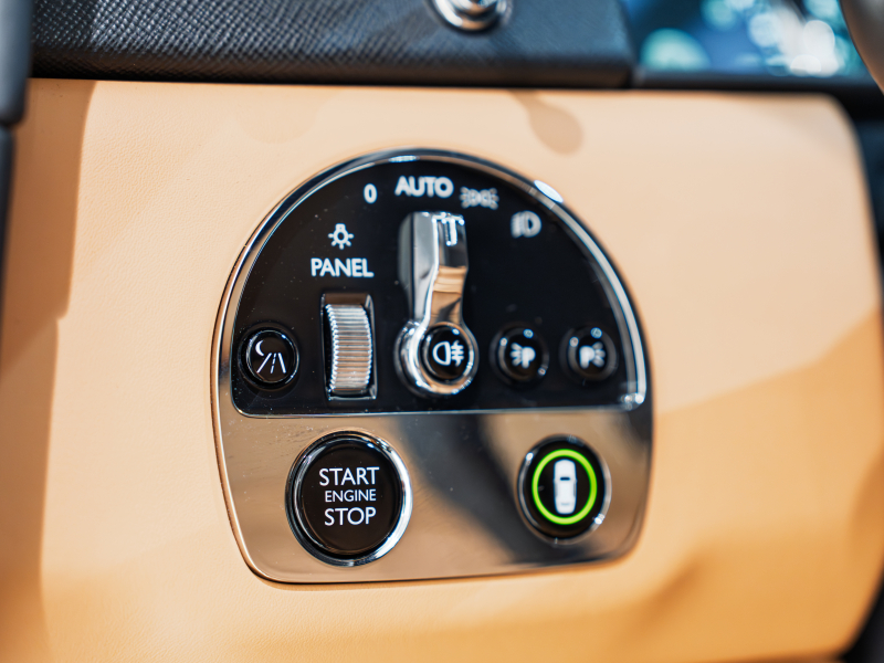 ロールスロイス カリナン Cullinan LHD　正規D車 1ｵｰﾅｰ Tempest Grey ﾀﾝﾚｻﾞｰ ﾌﾙ電動ｼｰﾄ ｼｰﾄﾋｰﾀｰ&ﾍﾞﾝﾁﾚｰﾀｰ 純正ﾅﾋﾞTV CarPlay ｼﾝｸﾞﾙｺｰﾁﾗｲﾝMandarin ｵｰﾌﾟﾝﾎﾟｱﾌﾞﾗｯｸｳｯﾄﾞ ﾌﾙﾎﾟﾘｯｼｭ22AW