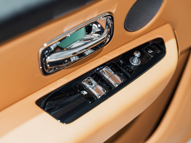 ロールスロイス カリナン Cullinan LHD　正規D車 1ｵｰﾅｰ Tempest Grey ﾀﾝﾚｻﾞｰ ﾌﾙ電動ｼｰﾄ ｼｰﾄﾋｰﾀｰ&ﾍﾞﾝﾁﾚｰﾀｰ 純正ﾅﾋﾞTV CarPlay ｼﾝｸﾞﾙｺｰﾁﾗｲﾝMandarin ｵｰﾌﾟﾝﾎﾟｱﾌﾞﾗｯｸｳｯﾄﾞ ﾌﾙﾎﾟﾘｯｼｭ22AW