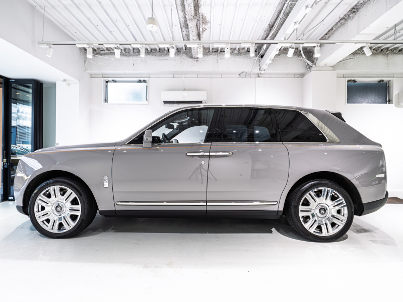 ロールスロイス カリナン Cullinan LHD　正規D車 1ｵｰﾅｰ Tempest Grey ﾀﾝﾚｻﾞｰ ﾌﾙ電動ｼｰﾄ ｼｰﾄﾋｰﾀｰ&ﾍﾞﾝﾁﾚｰﾀｰ 純正ﾅﾋﾞTV CarPlay ｼﾝｸﾞﾙｺｰﾁﾗｲﾝMandarin ｵｰﾌﾟﾝﾎﾟｱﾌﾞﾗｯｸｳｯﾄﾞ ﾌﾙﾎﾟﾘｯｼｭ22AW
