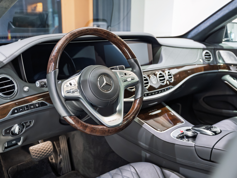 メルセデスマイバッハ Sクラス S650 ファーストクラスPKG 正規D車 後期モデル 4人乗り 黒革 パノラマSR 純正ナビTV CarPlay Burmester リアエンターテインメント 専用20AW