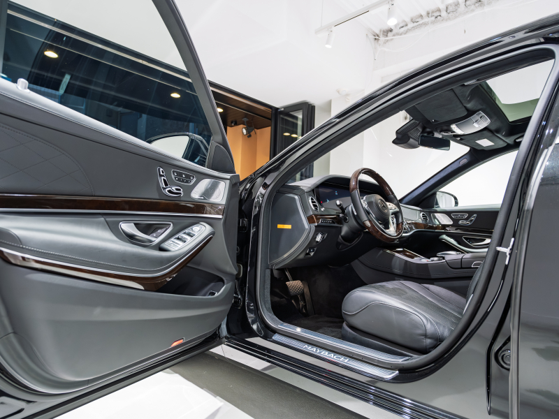 メルセデスマイバッハ Sクラス S650 ファーストクラスPKG 正規D車 後期モデル 4人乗り 黒革 パノラマSR 純正ナビTV CarPlay Burmester リアエンターテインメント 専用20AW