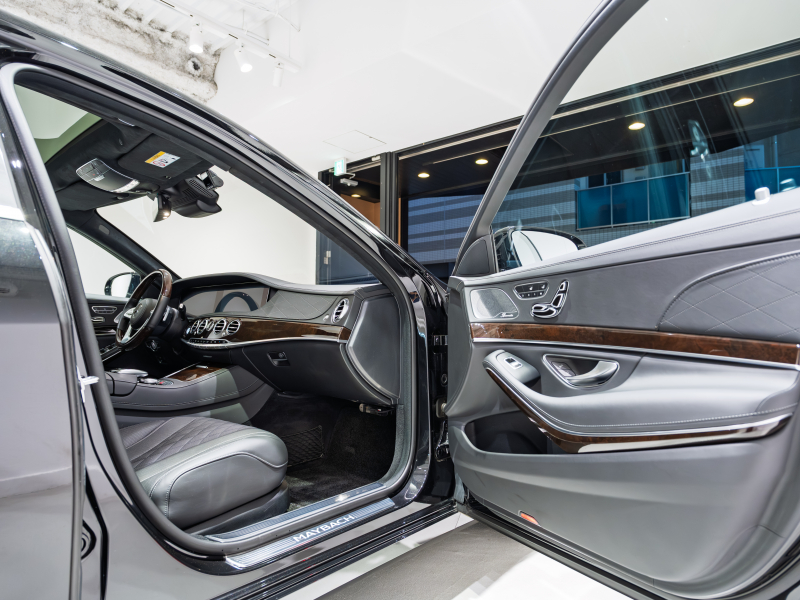 メルセデスマイバッハ Sクラス S650 ファーストクラスPKG 正規D車 後期モデル 4人乗り 黒革 パノラマSR 純正ナビTV CarPlay Burmester リアエンターテインメント 専用20AW