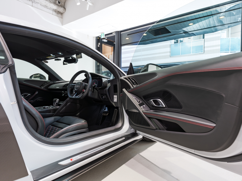 アウディ R8 V10 ﾊﾟﾌｫｰﾏﾝｽ 5.2 FSI Quattro　正規D車 2020年ﾓﾃﾞﾙ ﾌｧｲﾝﾅｯﾊﾟﾚｻﾞｰ電動調整ｽﾎﾟｰﾂｼｰﾄ 純正MMIﾅﾋﾞTV Bang&Olufsen ｶｰﾎﾞﾝｾﾗﾐｯｸﾌﾞﾚｰｷ 専用20ｲﾝﾁAW KW HASｷｯﾄ