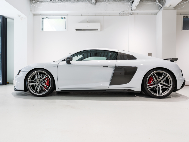 アウディ R8 V10 ﾊﾟﾌｫｰﾏﾝｽ 5.2 FSI Quattro　正規D車 2020年ﾓﾃﾞﾙ ﾌｧｲﾝﾅｯﾊﾟﾚｻﾞｰ電動調整ｽﾎﾟｰﾂｼｰﾄ 純正MMIﾅﾋﾞTV Bang&Olufsen ｶｰﾎﾞﾝｾﾗﾐｯｸﾌﾞﾚｰｷ 専用20ｲﾝﾁAW KW HASｷｯﾄ