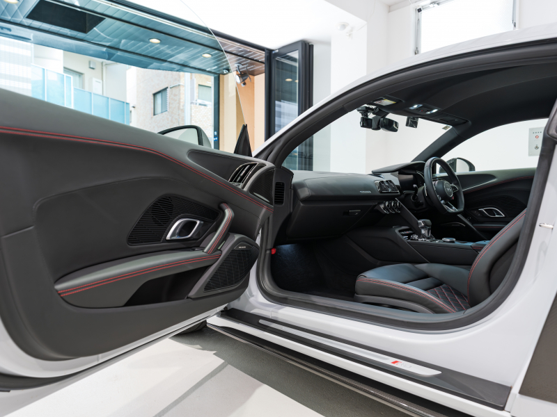 アウディ R8 V10 ﾊﾟﾌｫｰﾏﾝｽ 5.2 FSI Quattro　正規D車 2020年ﾓﾃﾞﾙ ﾌｧｲﾝﾅｯﾊﾟﾚｻﾞｰ電動調整ｽﾎﾟｰﾂｼｰﾄ 純正MMIﾅﾋﾞTV Bang&Olufsen ｶｰﾎﾞﾝｾﾗﾐｯｸﾌﾞﾚｰｷ 専用20ｲﾝﾁAW KW HASｷｯﾄ