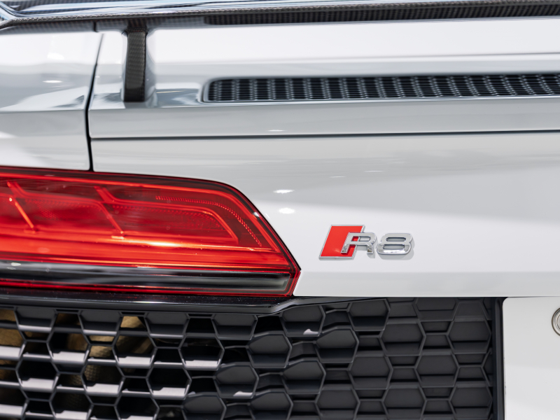 アウディ R8 V10 ﾊﾟﾌｫｰﾏﾝｽ 5.2 FSI Quattro　正規D車 2020年ﾓﾃﾞﾙ ﾌｧｲﾝﾅｯﾊﾟﾚｻﾞｰ電動調整ｽﾎﾟｰﾂｼｰﾄ 純正MMIﾅﾋﾞTV Bang&Olufsen ｶｰﾎﾞﾝｾﾗﾐｯｸﾌﾞﾚｰｷ 専用20ｲﾝﾁAW KW HASｷｯﾄ