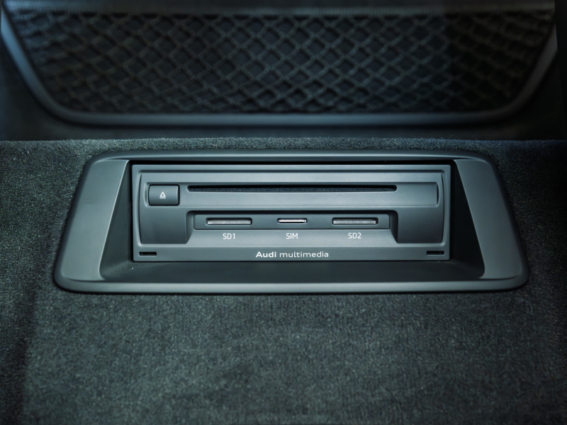 アウディ R8 V10 ﾊﾟﾌｫｰﾏﾝｽ 5.2 FSI Quattro　正規D車 2020年ﾓﾃﾞﾙ ﾌｧｲﾝﾅｯﾊﾟﾚｻﾞｰ電動調整ｽﾎﾟｰﾂｼｰﾄ 純正MMIﾅﾋﾞTV Bang&Olufsen ｶｰﾎﾞﾝｾﾗﾐｯｸﾌﾞﾚｰｷ 専用20ｲﾝﾁAW KW HASｷｯﾄ