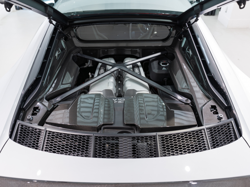 アウディ R8 V10 ﾊﾟﾌｫｰﾏﾝｽ 5.2 FSI Quattro　正規D車 2020年ﾓﾃﾞﾙ ﾌｧｲﾝﾅｯﾊﾟﾚｻﾞｰ電動調整ｽﾎﾟｰﾂｼｰﾄ 純正MMIﾅﾋﾞTV Bang&Olufsen ｶｰﾎﾞﾝｾﾗﾐｯｸﾌﾞﾚｰｷ 専用20ｲﾝﾁAW KW HASｷｯﾄ