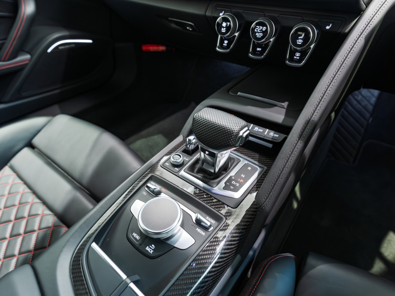 アウディ R8 V10 ﾊﾟﾌｫｰﾏﾝｽ 5.2 FSI Quattro　正規D車 2020年ﾓﾃﾞﾙ ﾌｧｲﾝﾅｯﾊﾟﾚｻﾞｰ電動調整ｽﾎﾟｰﾂｼｰﾄ 純正MMIﾅﾋﾞTV Bang&Olufsen ｶｰﾎﾞﾝｾﾗﾐｯｸﾌﾞﾚｰｷ 専用20ｲﾝﾁAW KW HASｷｯﾄ