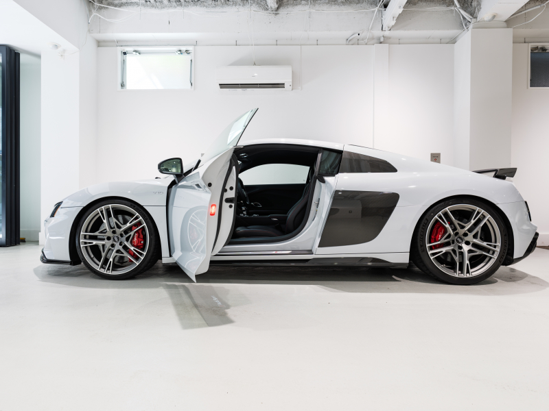 アウディ R8 V10 ﾊﾟﾌｫｰﾏﾝｽ 5.2 FSI Quattro　正規D車 2020年ﾓﾃﾞﾙ ﾌｧｲﾝﾅｯﾊﾟﾚｻﾞｰ電動調整ｽﾎﾟｰﾂｼｰﾄ 純正MMIﾅﾋﾞTV Bang&Olufsen ｶｰﾎﾞﾝｾﾗﾐｯｸﾌﾞﾚｰｷ 専用20ｲﾝﾁAW KW HASｷｯﾄ