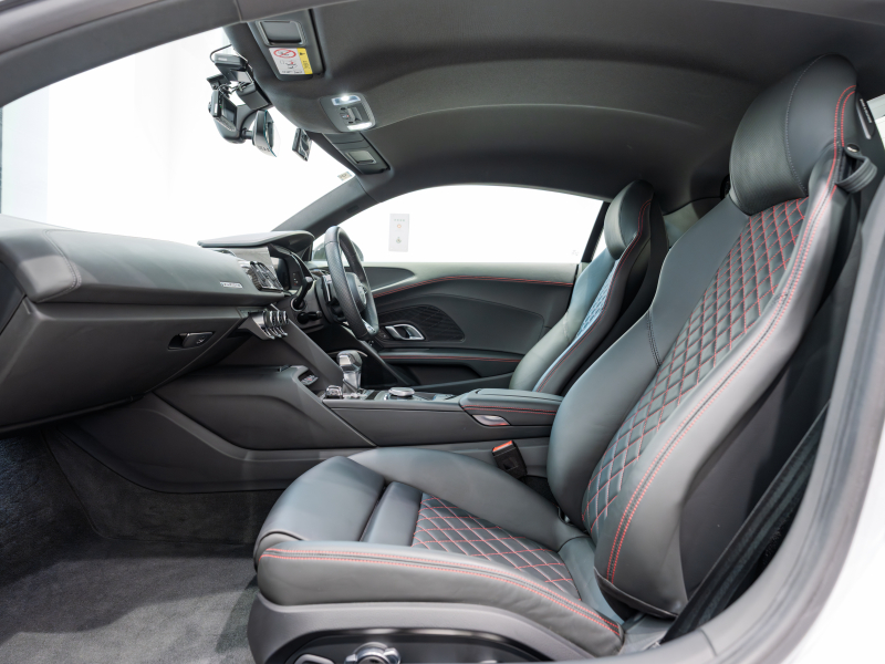 アウディ R8 V10 ﾊﾟﾌｫｰﾏﾝｽ 5.2 FSI Quattro　正規D車 2020年ﾓﾃﾞﾙ ﾌｧｲﾝﾅｯﾊﾟﾚｻﾞｰ電動調整ｽﾎﾟｰﾂｼｰﾄ 純正MMIﾅﾋﾞTV Bang&Olufsen ｶｰﾎﾞﾝｾﾗﾐｯｸﾌﾞﾚｰｷ 専用20ｲﾝﾁAW KW HASｷｯﾄ