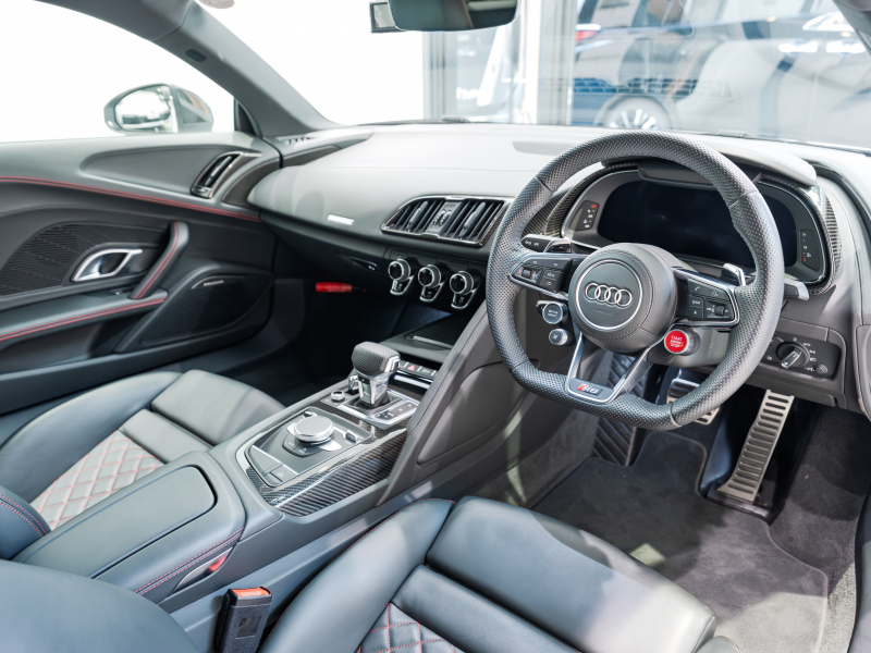 アウディ R8 V10 ﾊﾟﾌｫｰﾏﾝｽ 5.2 FSI Quattro　正規D車 2020年ﾓﾃﾞﾙ ﾌｧｲﾝﾅｯﾊﾟﾚｻﾞｰ電動調整ｽﾎﾟｰﾂｼｰﾄ 純正MMIﾅﾋﾞTV Bang&Olufsen ｶｰﾎﾞﾝｾﾗﾐｯｸﾌﾞﾚｰｷ 専用20ｲﾝﾁAW KW HASｷｯﾄ