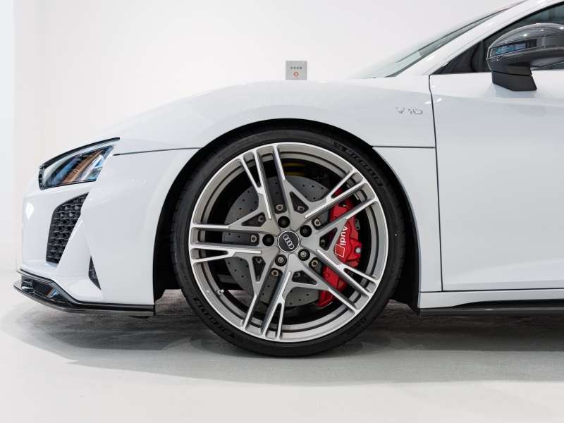 アウディ R8 V10 ﾊﾟﾌｫｰﾏﾝｽ 5.2 FSI Quattro　正規D車 2020年ﾓﾃﾞﾙ ﾌｧｲﾝﾅｯﾊﾟﾚｻﾞｰ電動調整ｽﾎﾟｰﾂｼｰﾄ 純正MMIﾅﾋﾞTV Bang&Olufsen ｶｰﾎﾞﾝｾﾗﾐｯｸﾌﾞﾚｰｷ 専用20ｲﾝﾁAW KW HASｷｯﾄ