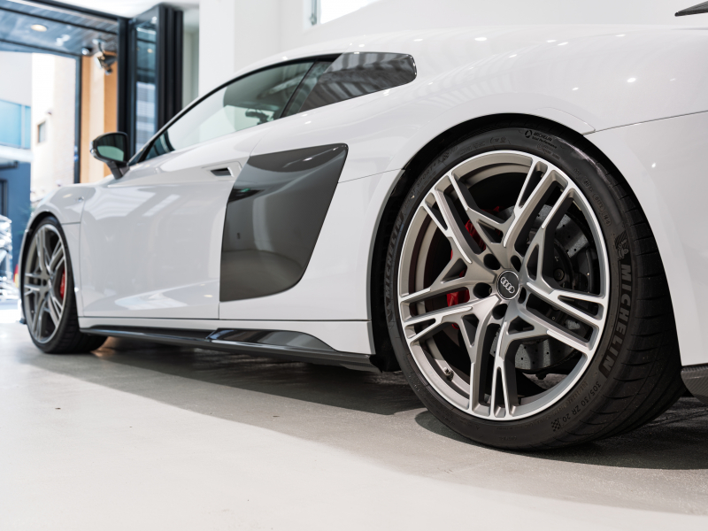 アウディ R8 V10 ﾊﾟﾌｫｰﾏﾝｽ 5.2 FSI Quattro　正規D車 2020年ﾓﾃﾞﾙ ﾌｧｲﾝﾅｯﾊﾟﾚｻﾞｰ電動調整ｽﾎﾟｰﾂｼｰﾄ 純正MMIﾅﾋﾞTV Bang&Olufsen ｶｰﾎﾞﾝｾﾗﾐｯｸﾌﾞﾚｰｷ 専用20ｲﾝﾁAW KW HASｷｯﾄ