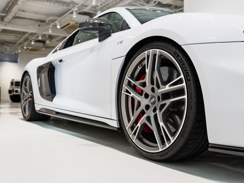 アウディ R8 V10 ﾊﾟﾌｫｰﾏﾝｽ 5.2 FSI Quattro　正規D車 2020年ﾓﾃﾞﾙ ﾌｧｲﾝﾅｯﾊﾟﾚｻﾞｰ電動調整ｽﾎﾟｰﾂｼｰﾄ 純正MMIﾅﾋﾞTV Bang&Olufsen ｶｰﾎﾞﾝｾﾗﾐｯｸﾌﾞﾚｰｷ 専用20ｲﾝﾁAW KW HASｷｯﾄ