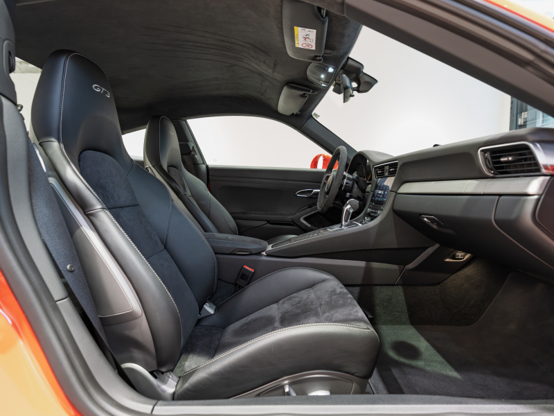 ポルシェ 911(Type991.2) GT3 スポーツクロノPKG 正規D車 フロントリフト 4wayスポーツシート 純正PCMナビ リアビューカメラ CarPlay PDLSヘッドライト 専用20AW OPカラー
