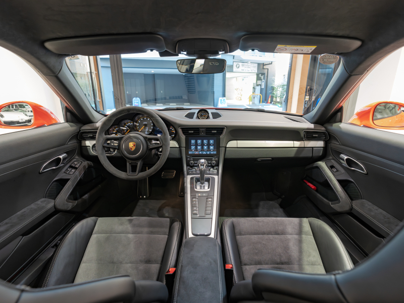 ポルシェ 911(Type991.2) GT3 スポーツクロノPKG 正規D車 フロントリフト 4wayスポーツシート 純正PCMナビ リアビューカメラ CarPlay PDLSヘッドライト 専用20AW OPカラー