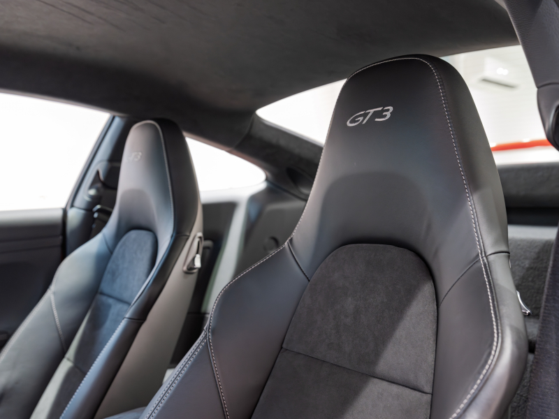 ポルシェ 911(Type991.2) GT3 スポーツクロノPKG 正規D車 フロントリフト 4wayスポーツシート 純正PCMナビ リアビューカメラ CarPlay PDLSヘッドライト 専用20AW OPカラー