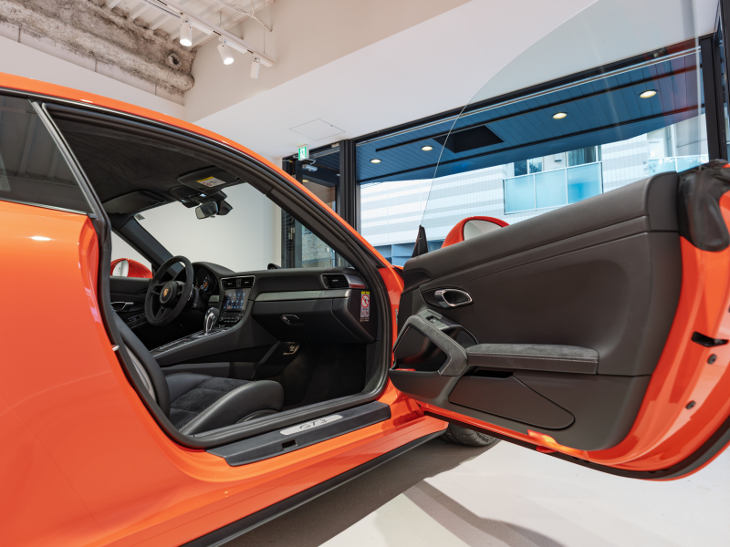 ポルシェ 911(Type991.2) GT3 スポーツクロノPKG 正規D車 フロントリフト 4wayスポーツシート 純正PCMナビ リアビューカメラ CarPlay PDLSヘッドライト 専用20AW OPカラー